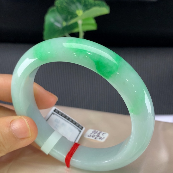 翡翠未镶嵌手镯正圈57