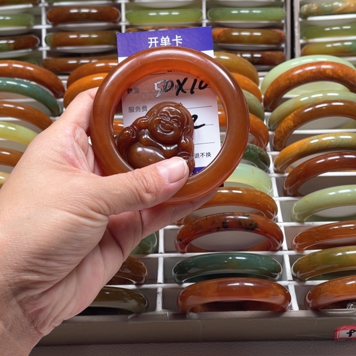 蛇纹石玉手镯未镶嵌上***?