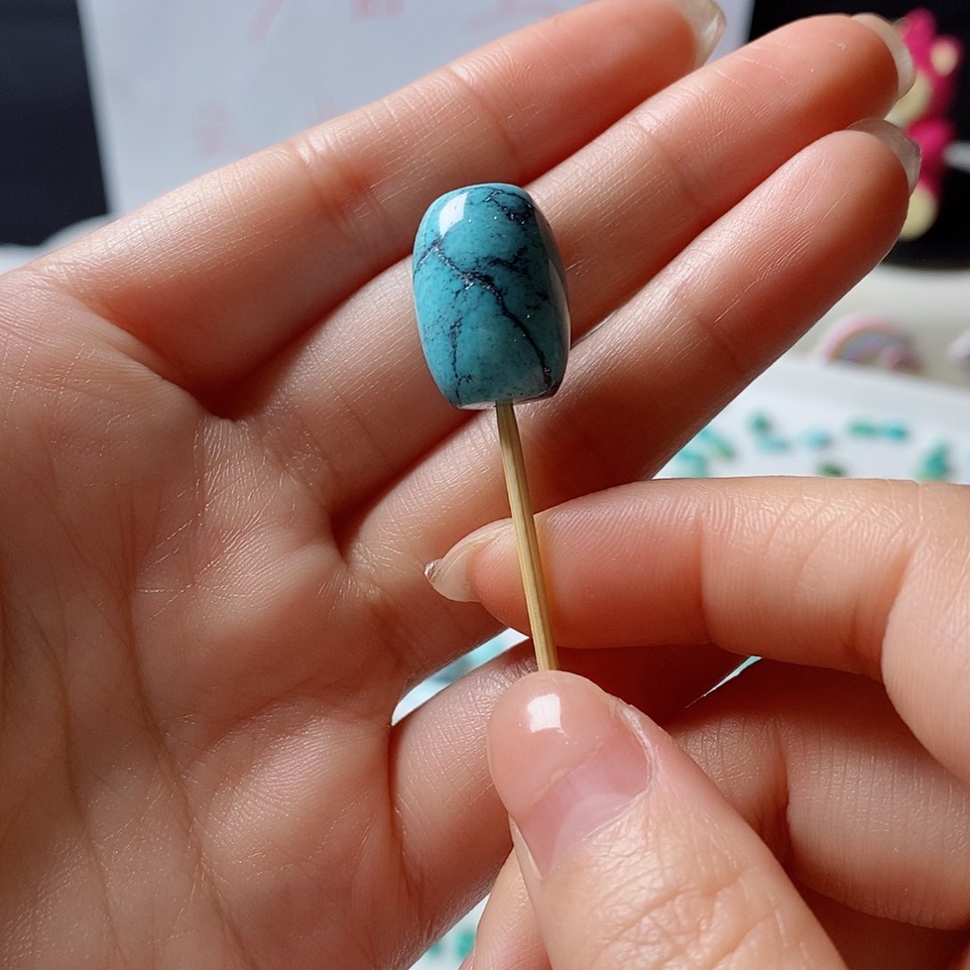 绿松石颈饰未镶嵌?**芳