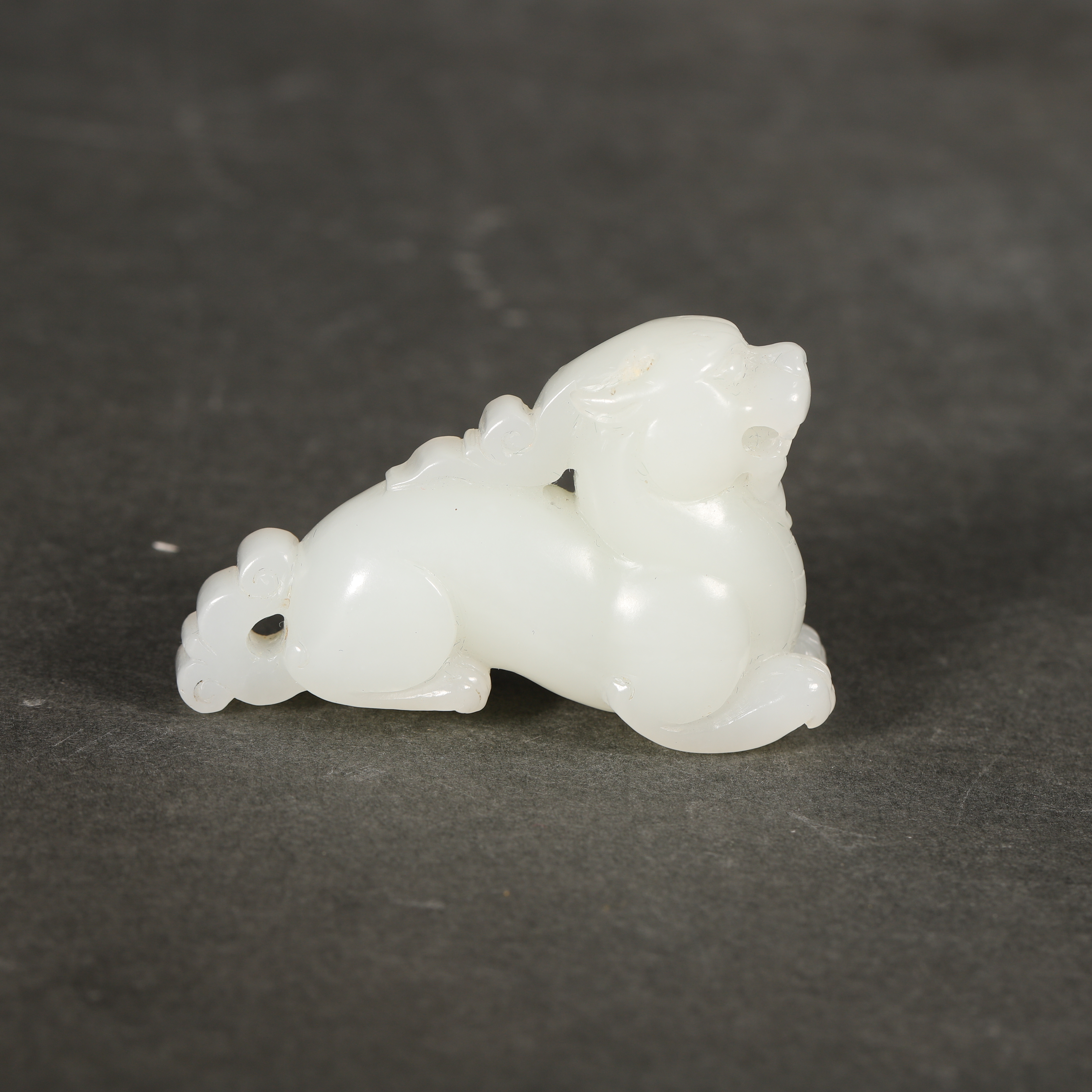 Lot30 清代和田玉瑞兽把件