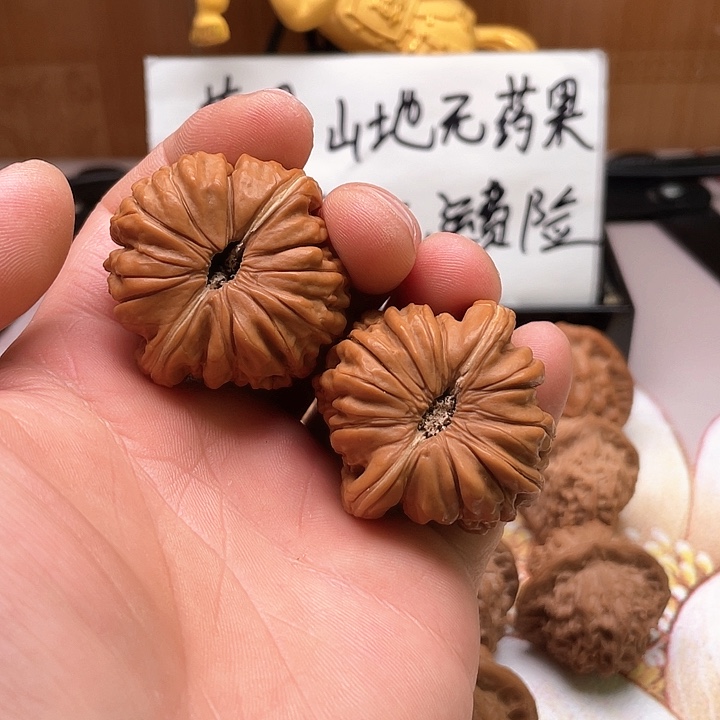 文玩核桃吊坠华坤龙