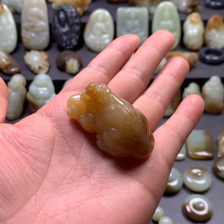 和田玉（糖玉）颈饰未镶嵌