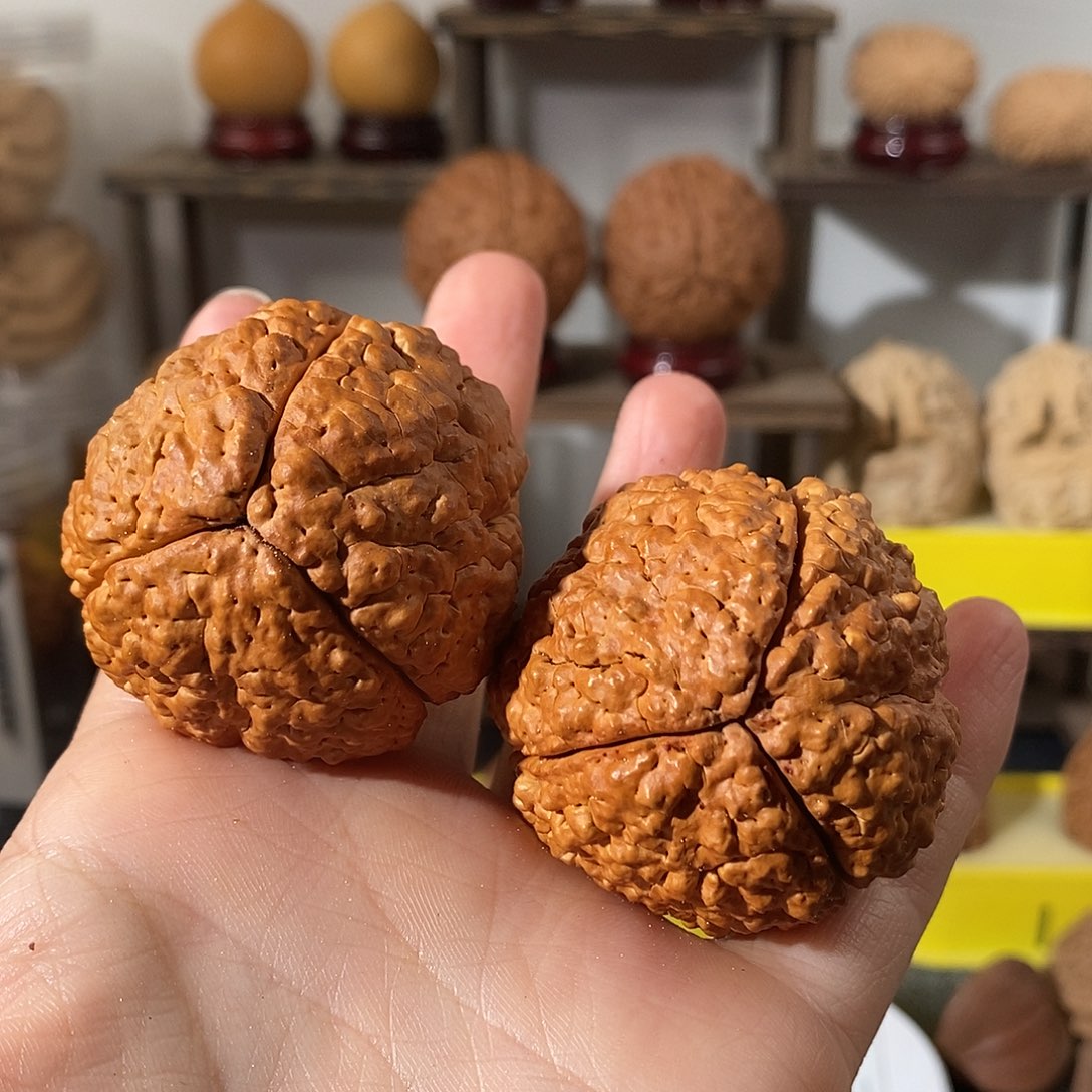 吊坠文玩核桃M****?脑纹金刚练手微色不退不换不接受中差评