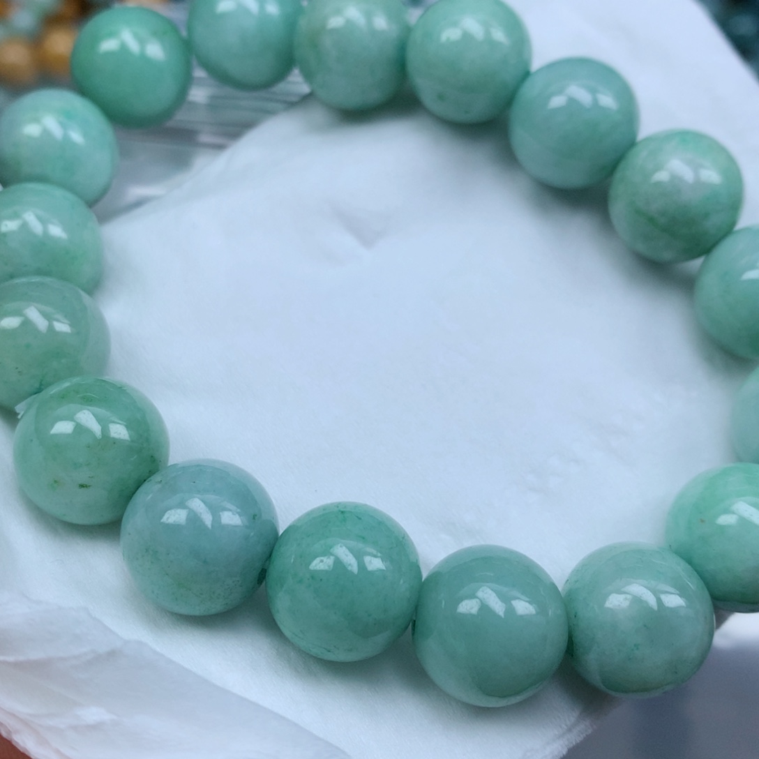 翡翠颈饰未镶嵌手串