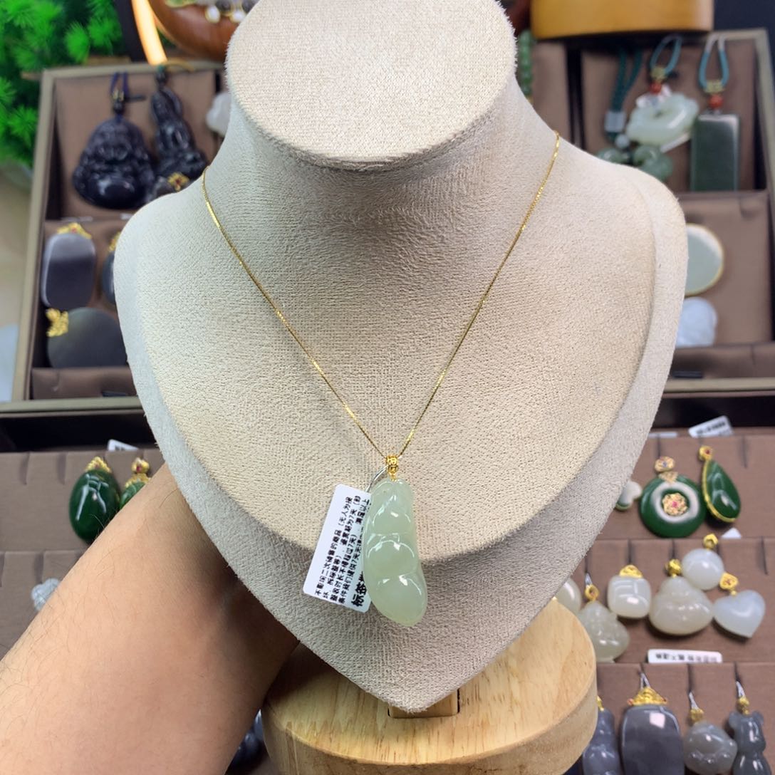 和田玉吊坠18K金镶嵌