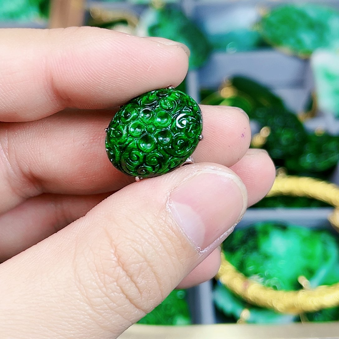 翡翠颈饰银S925镶嵌戒指