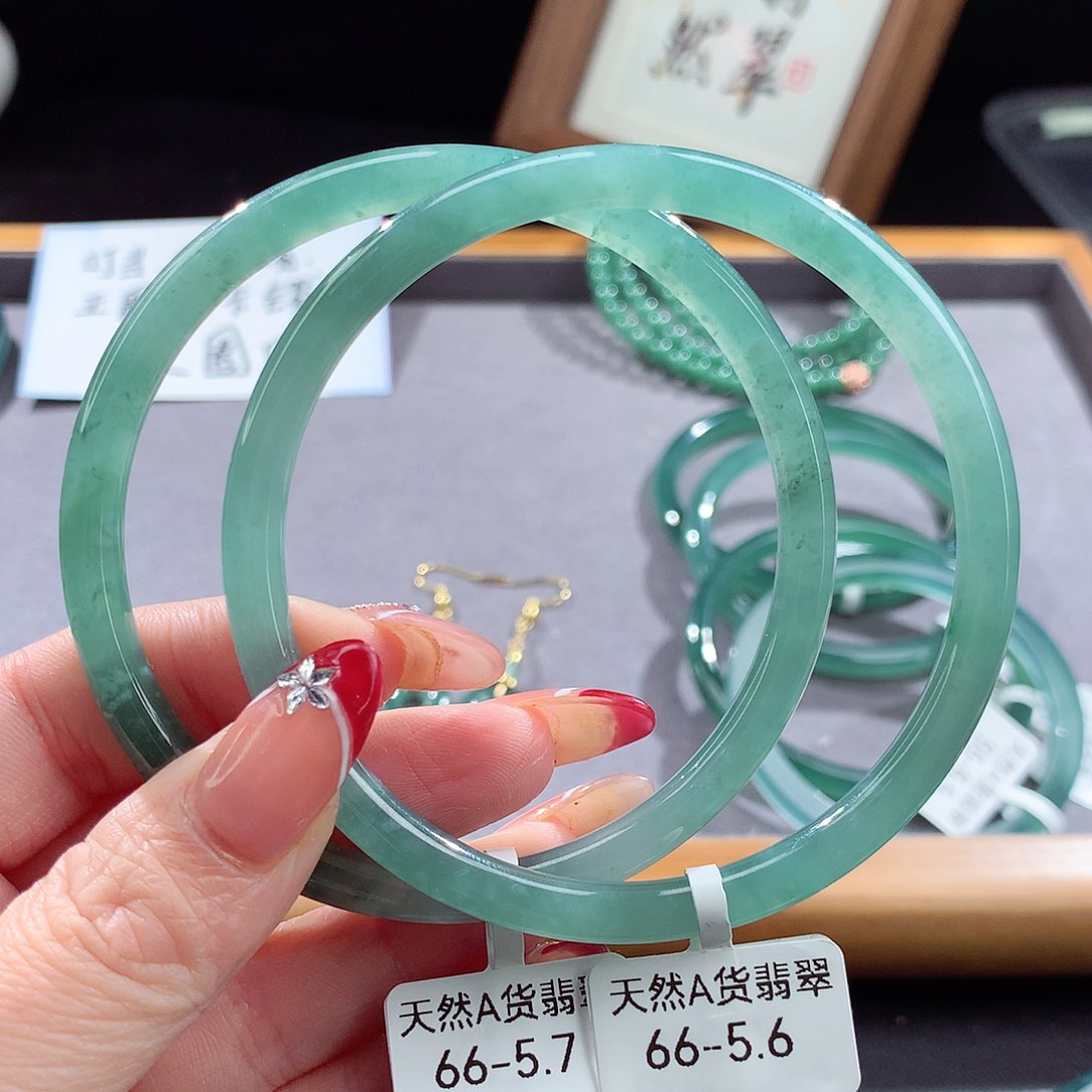 翡翠手镯（圆镯）未镶嵌