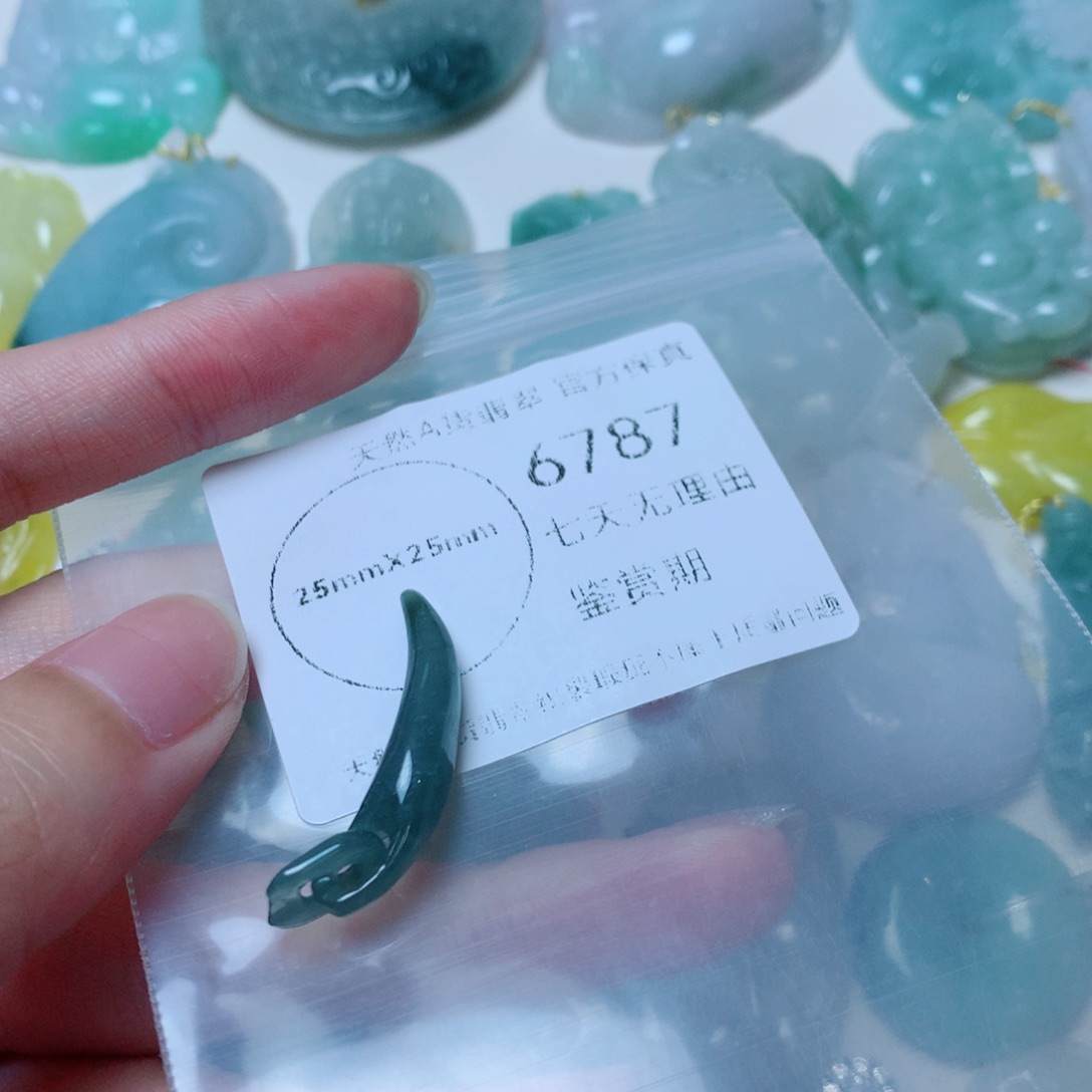 吊坠(不含链)未镶嵌翡翠