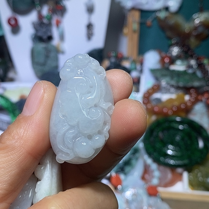 翡翠未镶嵌吊坠(赠链)