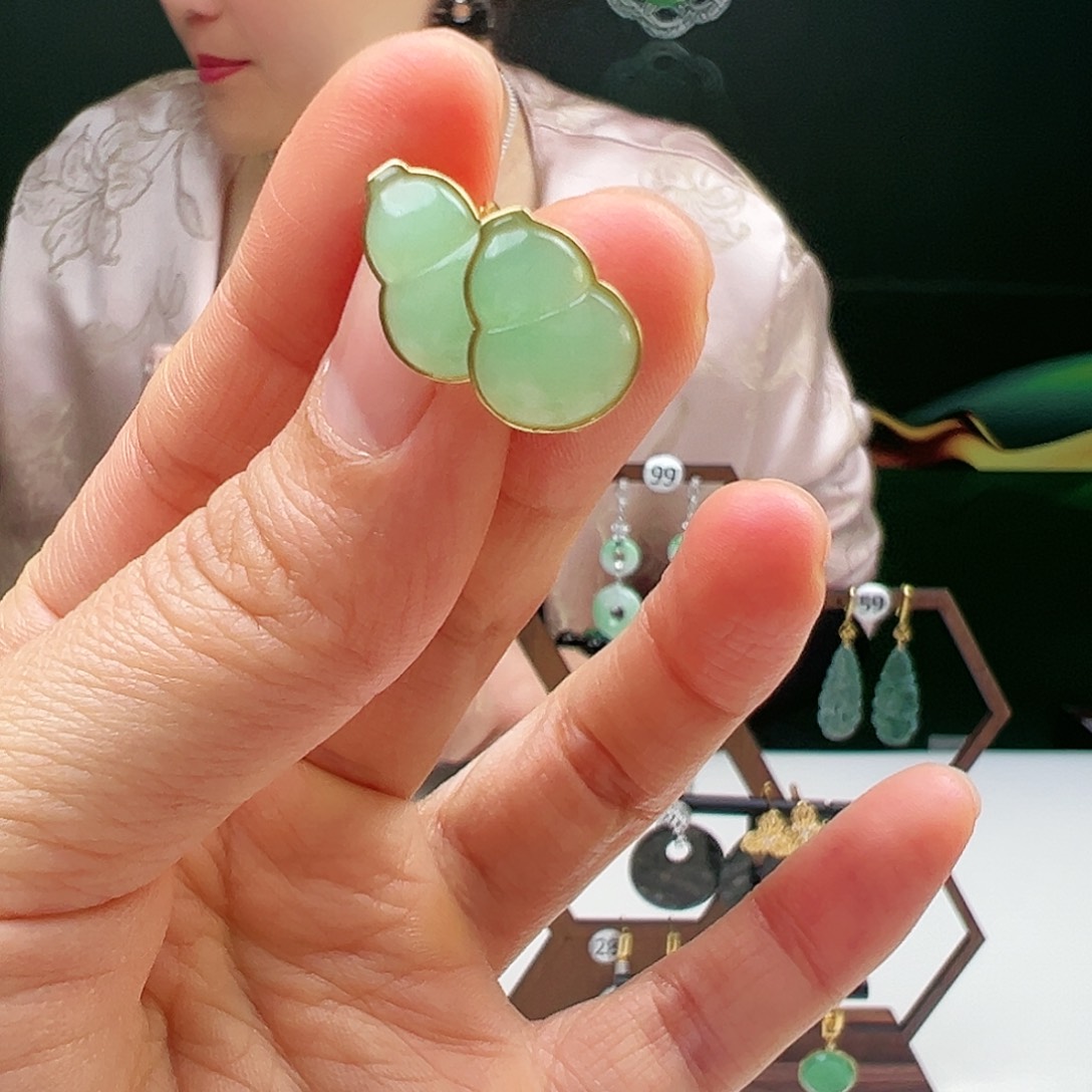翡翠耳饰18K金镶嵌天然翡翠
