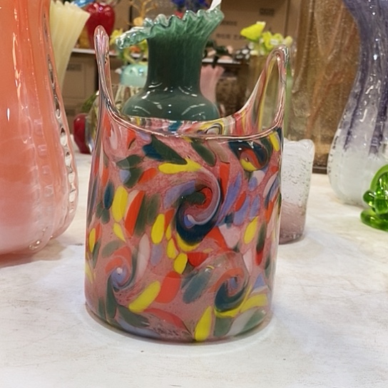 琉璃花瓶高17厘米宽13厘米