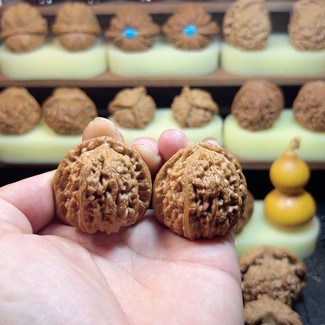 【闪购商品】文玩核桃吊坠三角白