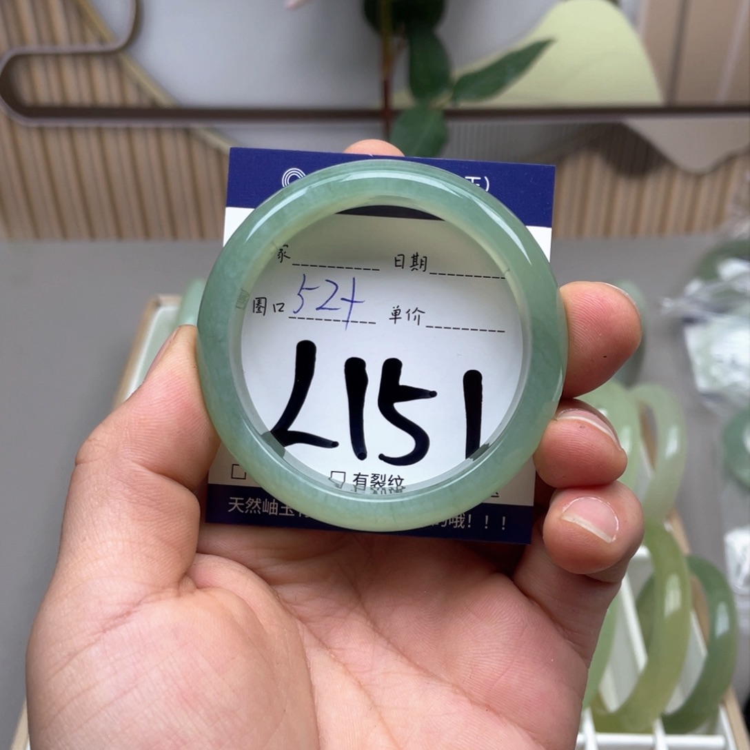 岫玉手镯手镯未镶嵌