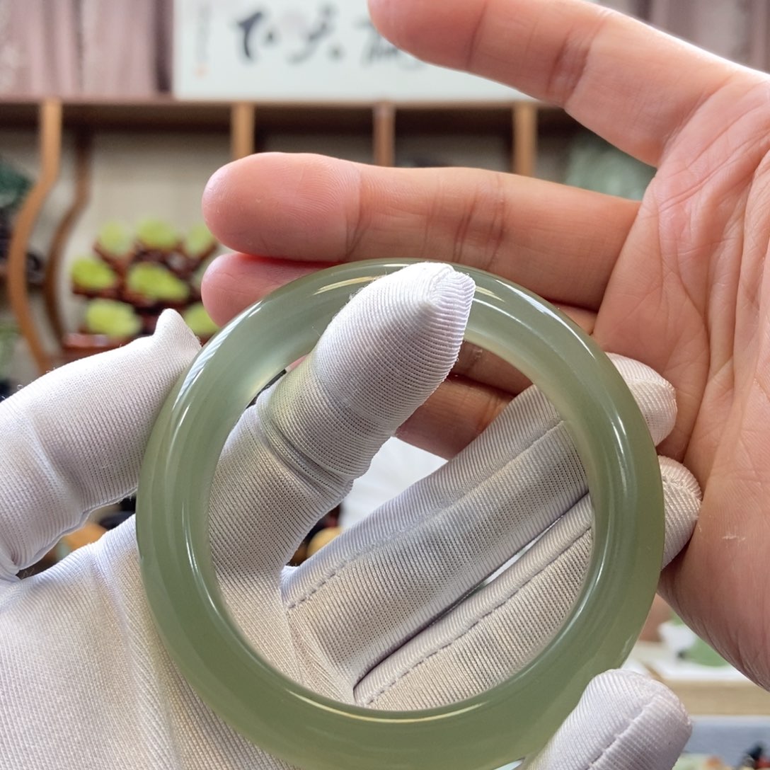 蛇纹石玉手鐲（158，110斤未镶嵌灏