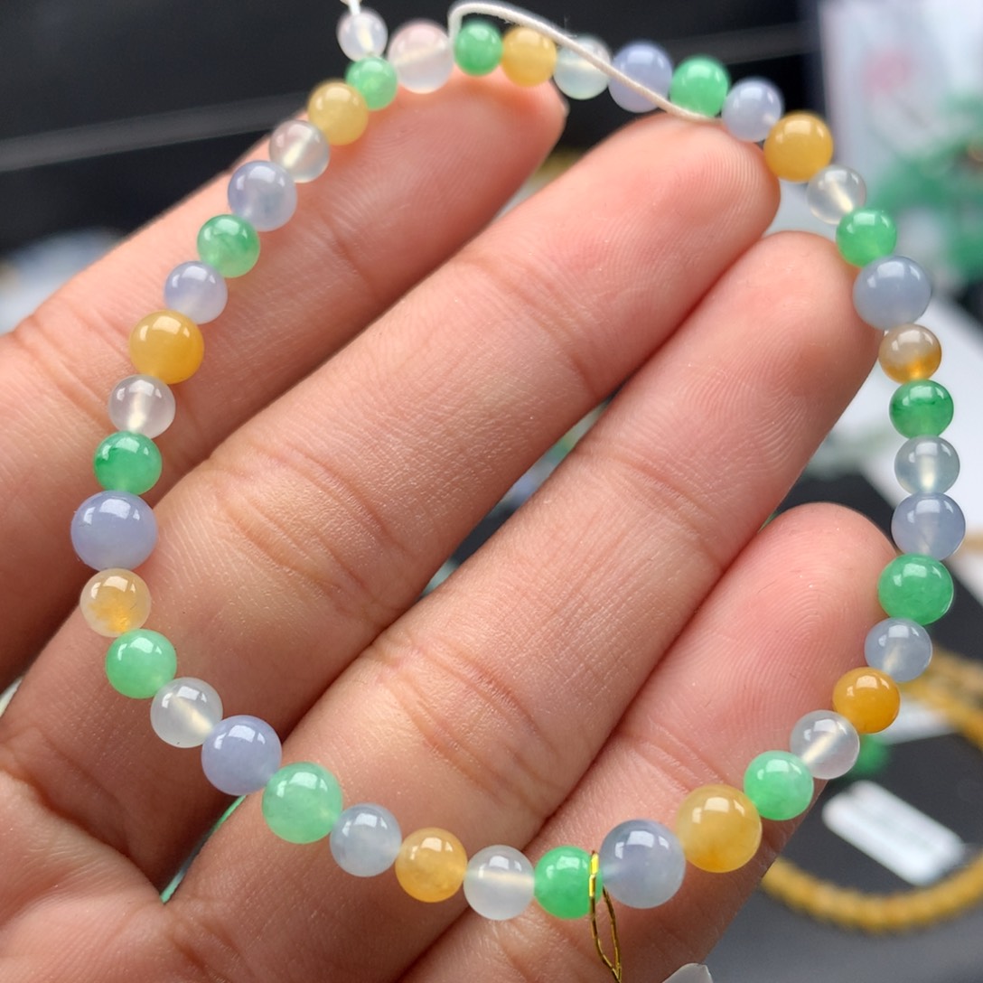 翡翠手镯未镶嵌卡