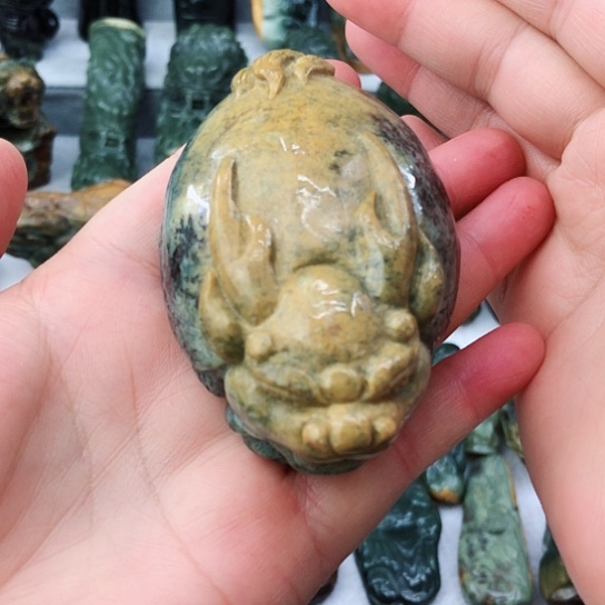 未镶嵌岫岩河磨玉（透闪石质玉）把件