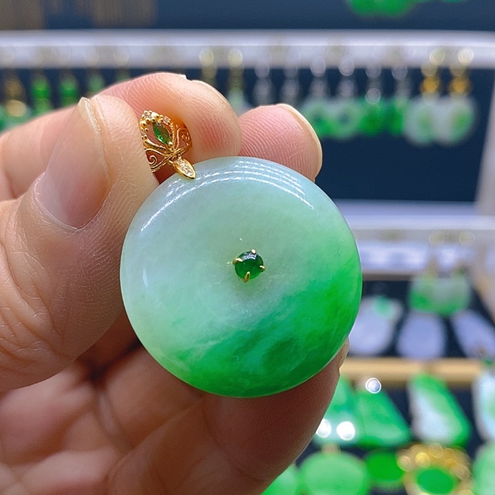 翡翠18K金镶嵌吊坠(赠链)吊坠