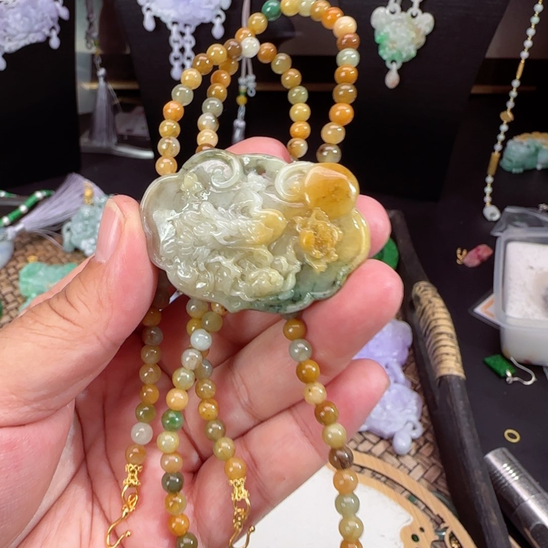 翡翠颈饰未镶嵌仿古