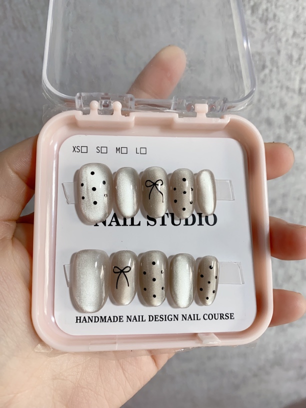 波点蝴蝶结纯手工穿戴甲