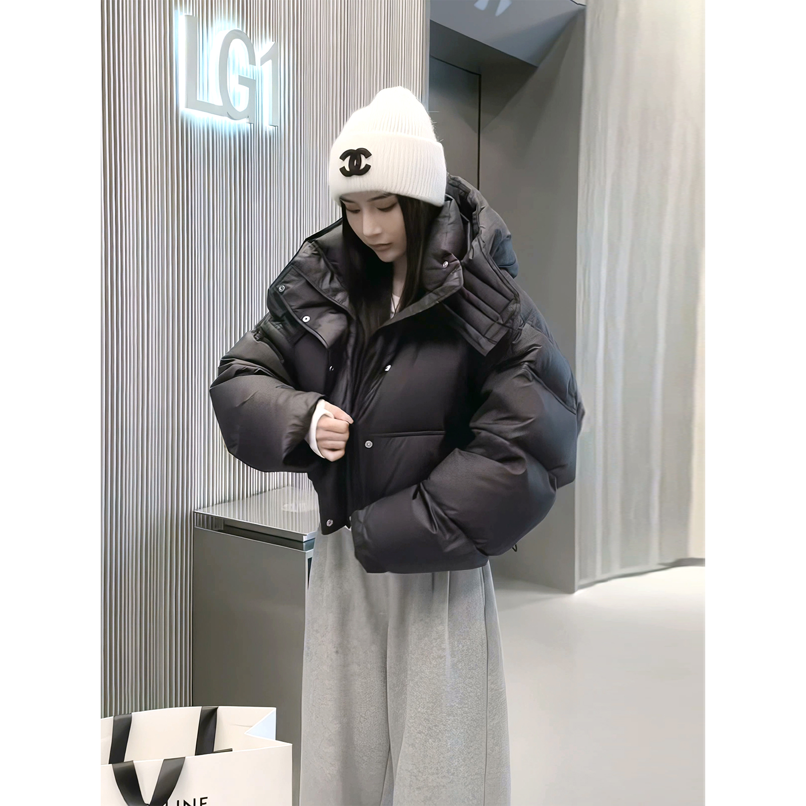 肯豆风连帽短款白鸭绒羽绒服女秋冬新款韩系宽松加厚保暖黑色外套