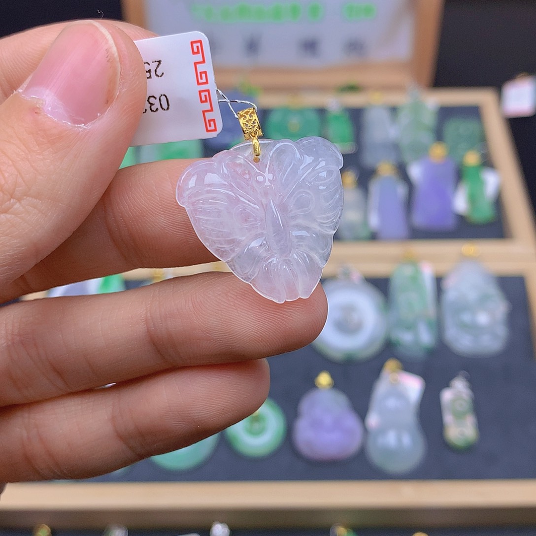 翡翠颈饰18K金镶嵌翡翠