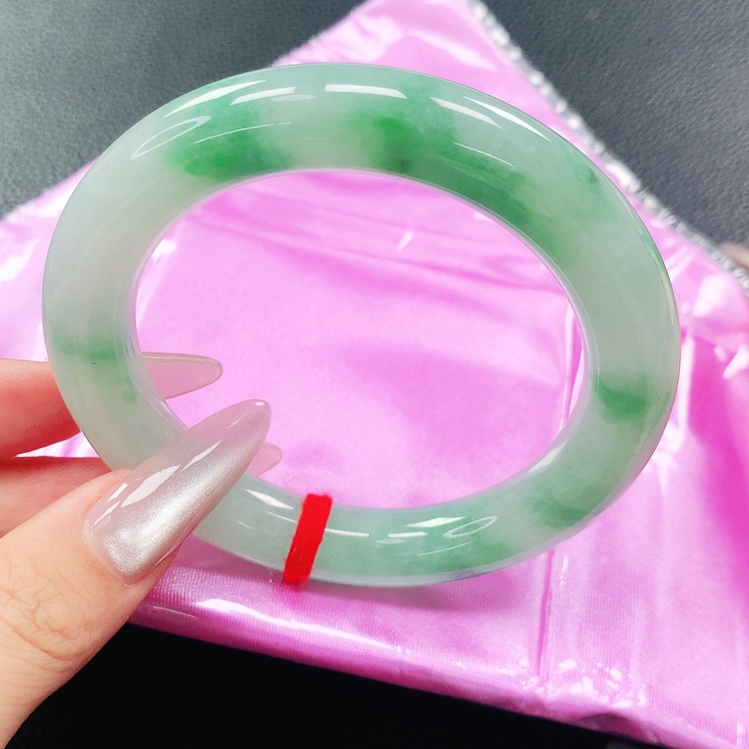 翡翠手镯未镶嵌56圈