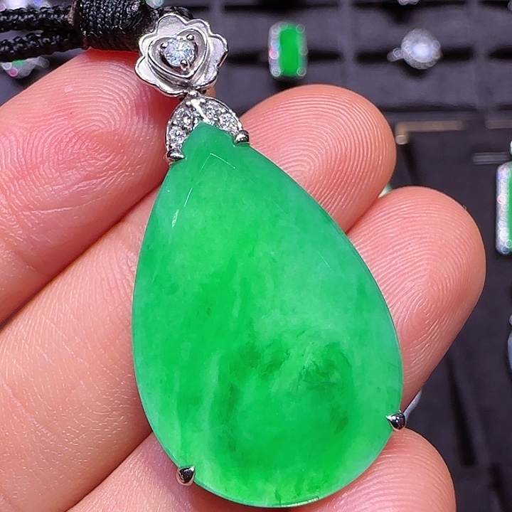 翡翠吊坠(不含链)18K金镶嵌吊坠