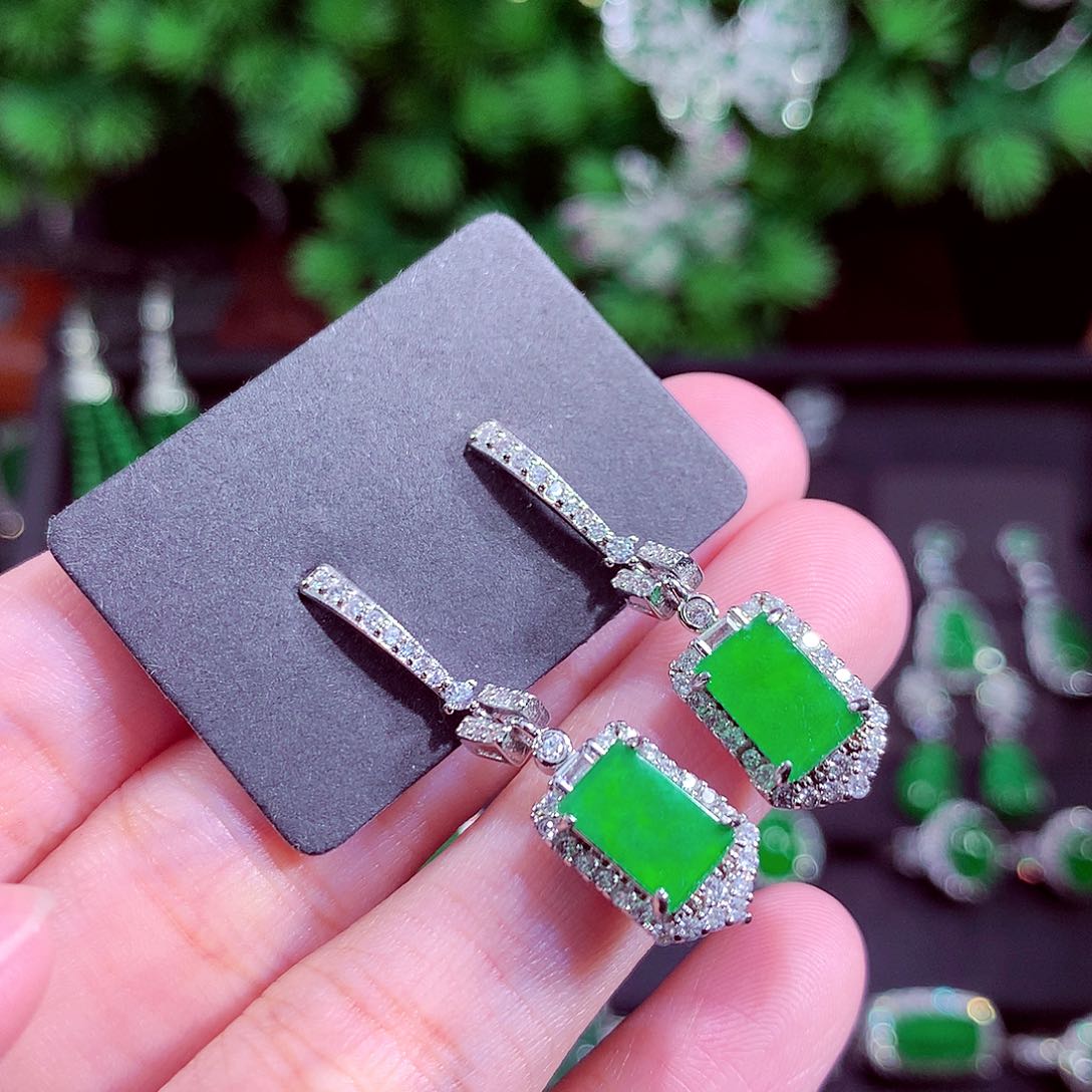 颈饰未镶嵌翡翠天然