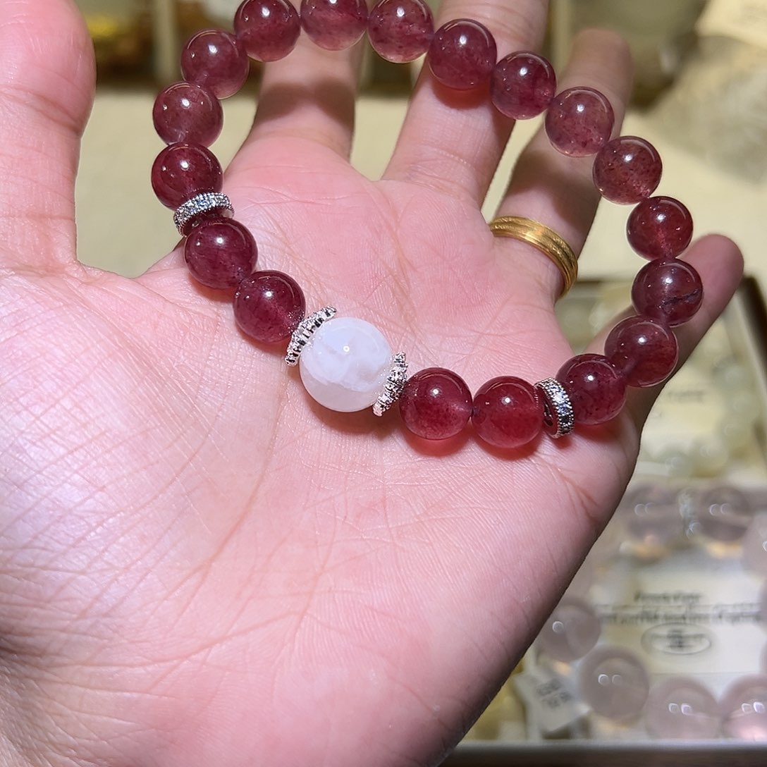水晶手链未镶嵌依**挞48小时鉴赏