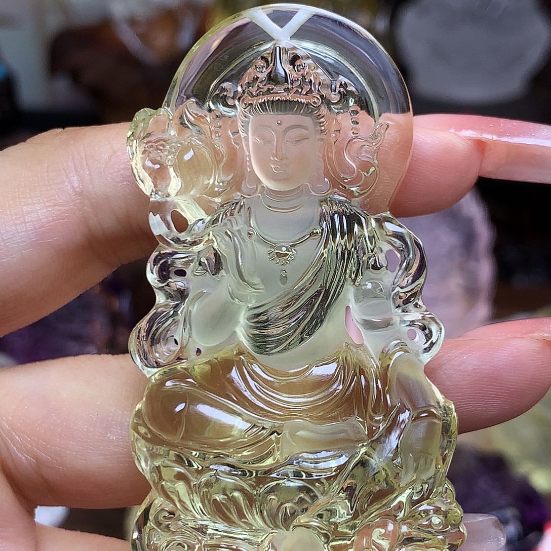 戎***秋水晶未镶嵌颈饰天然