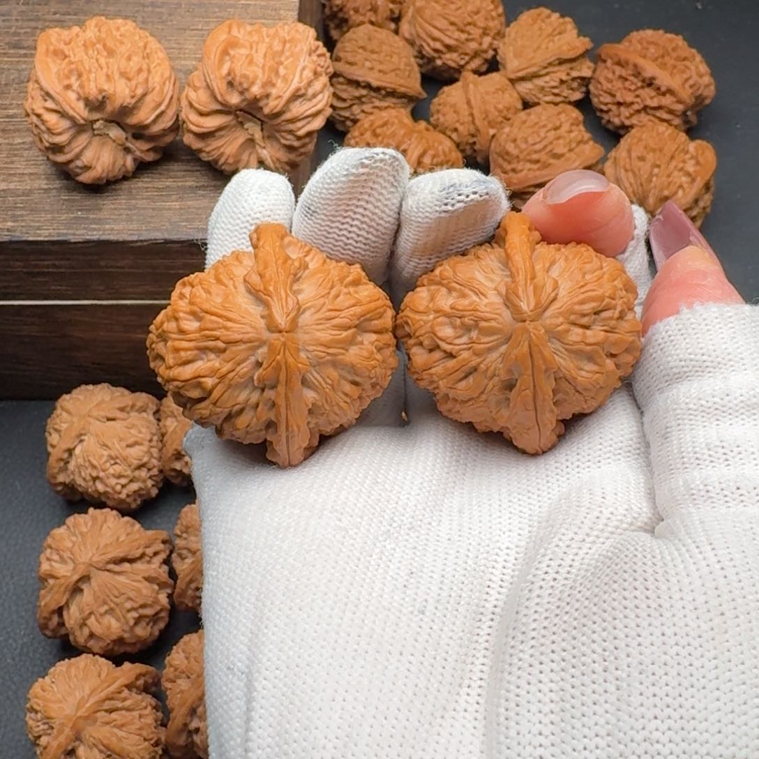 文玩核桃吊坠37三角白