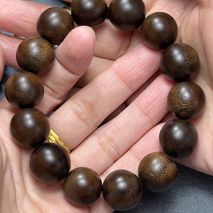 沉香手串白棋玉化