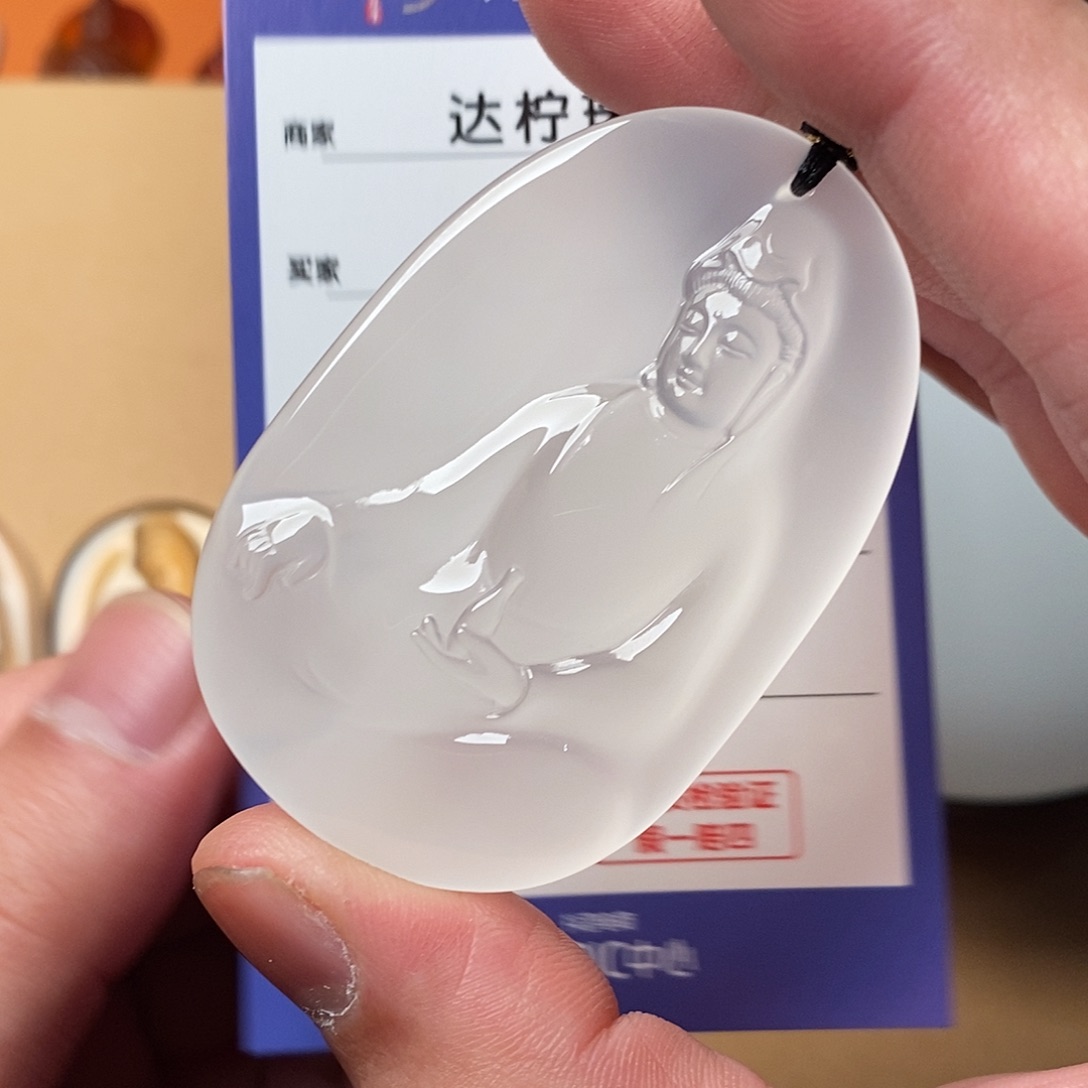 卷****玛瑙/玉髓未镶嵌颈饰