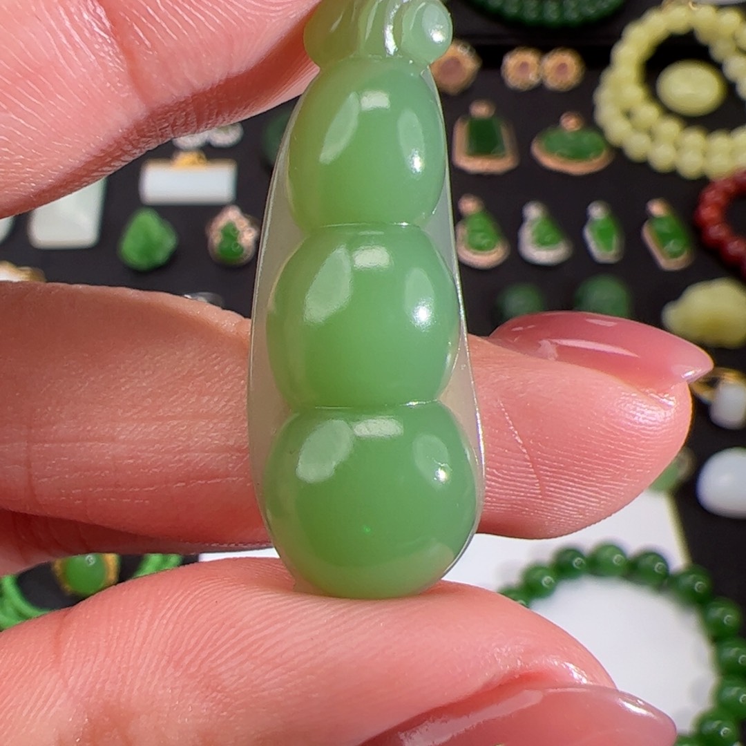 和田玉（碧玉）粉绿无结构福豆未镶嵌