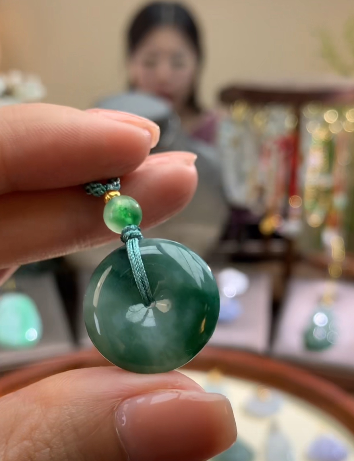 天然A货翡翠吊坠
