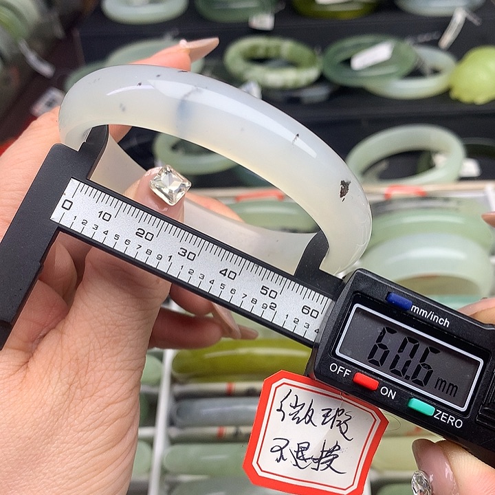 蛇纹石玉手镯未镶嵌923