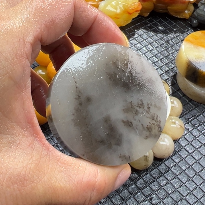 石英质玉（黄龙玉）颈饰未镶嵌