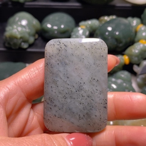 颈饰未镶嵌和田玉（糖玉）