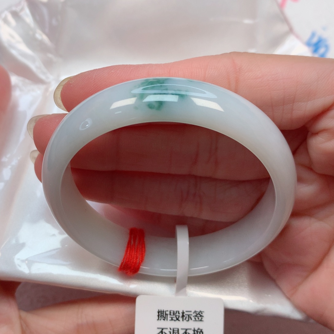 翡翠手镯未镶嵌52圈