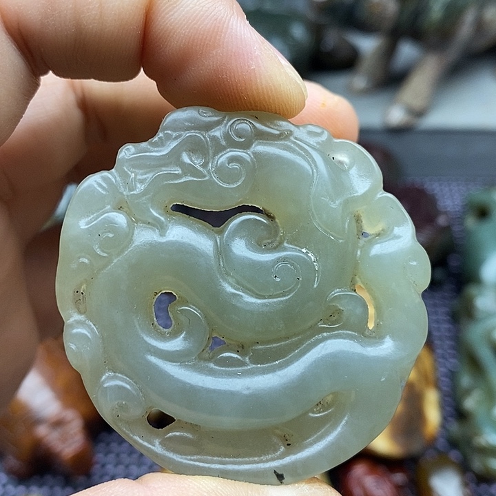 未镶嵌蛇纹石玉颈饰