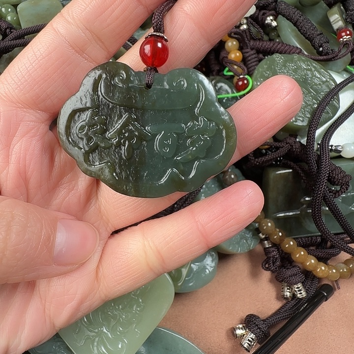 和田玉颈饰未镶嵌