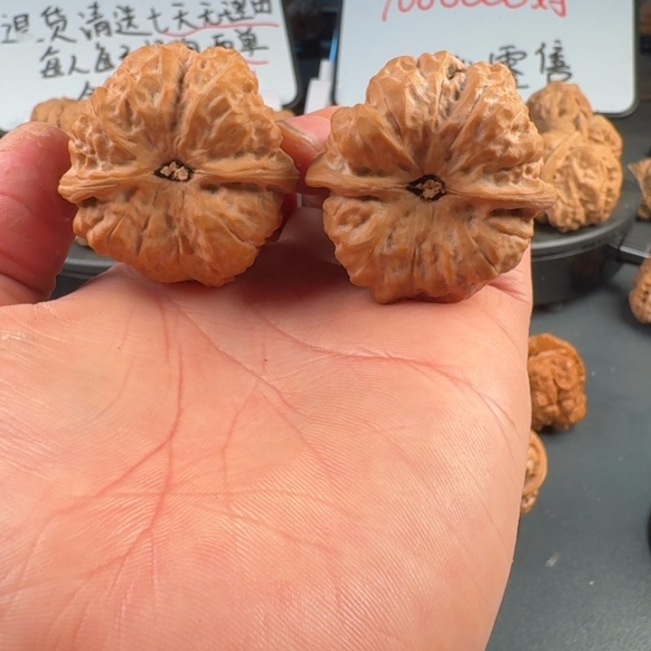 易***炮吊坠文玩核桃蛤蟆的眼睛是真的好看啊我的