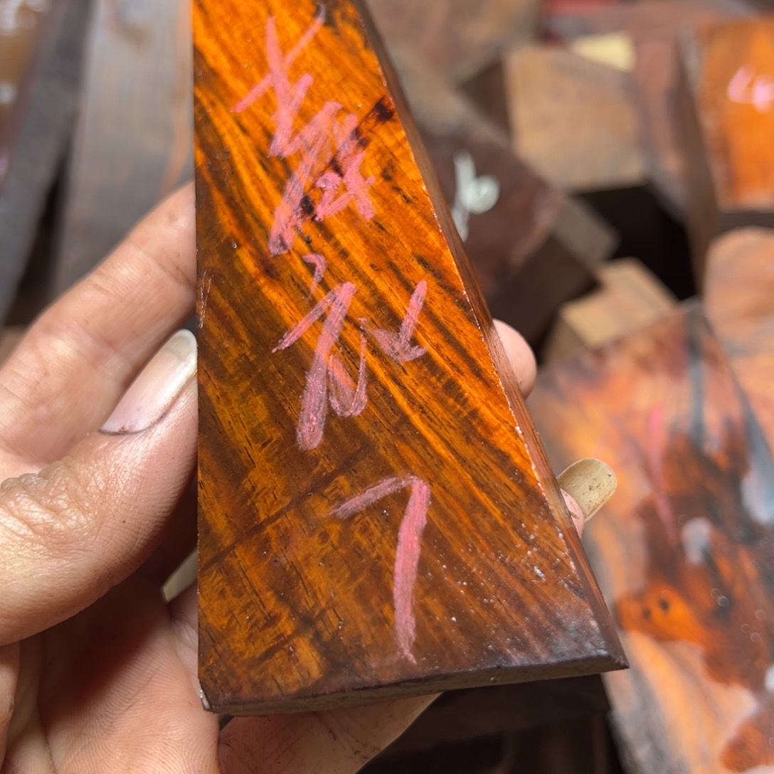 青***╰交趾黄檀（大红酸枝）