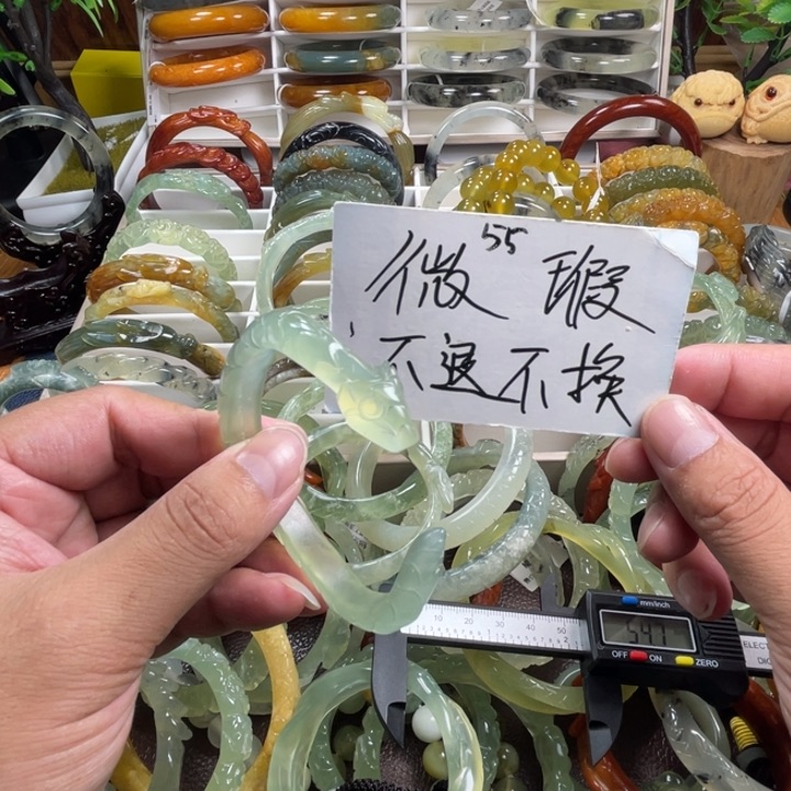 未镶嵌蛇纹石玉手镯