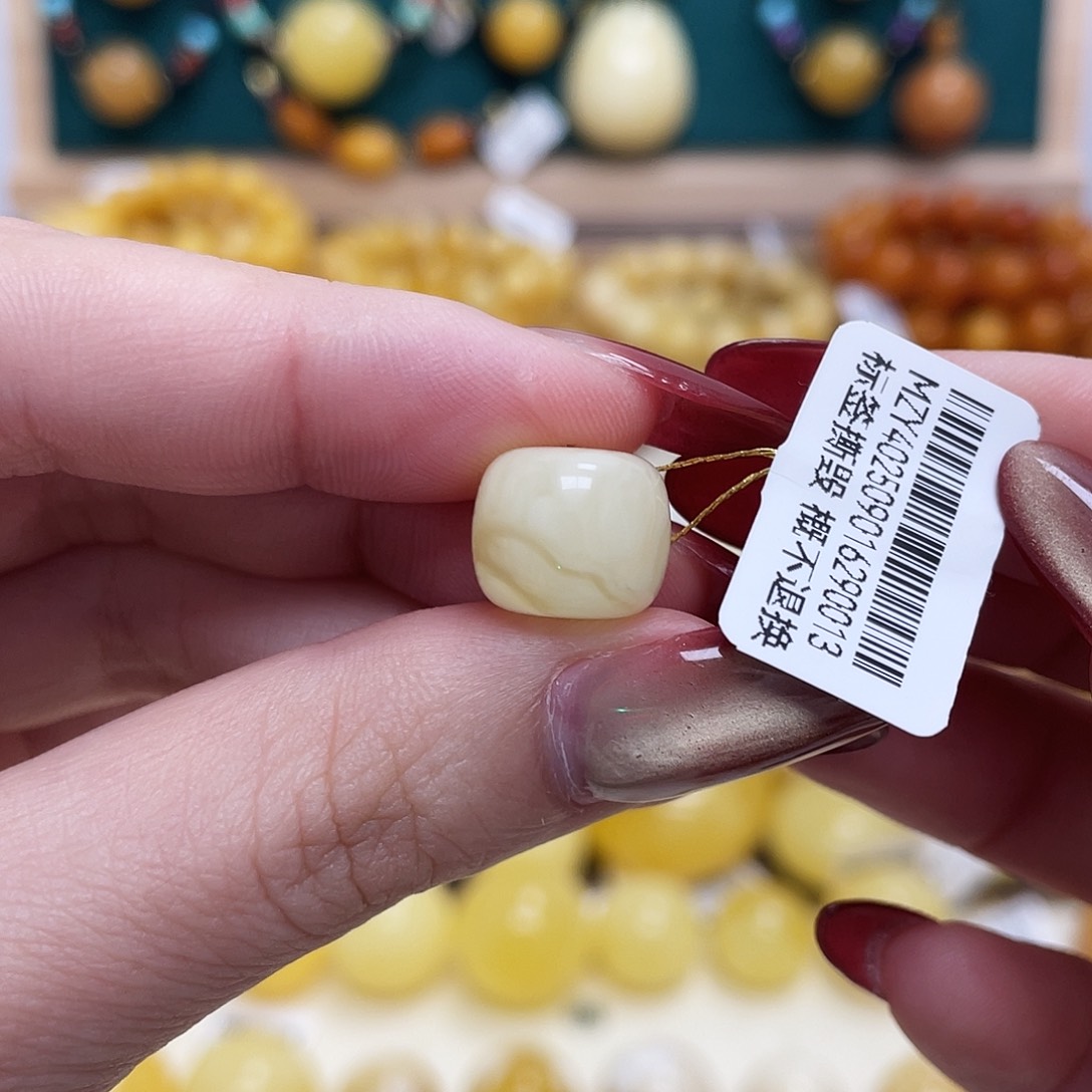 蜜蜡未镶嵌珠宝奇石12.4*10.6mm妖花老型 瑕