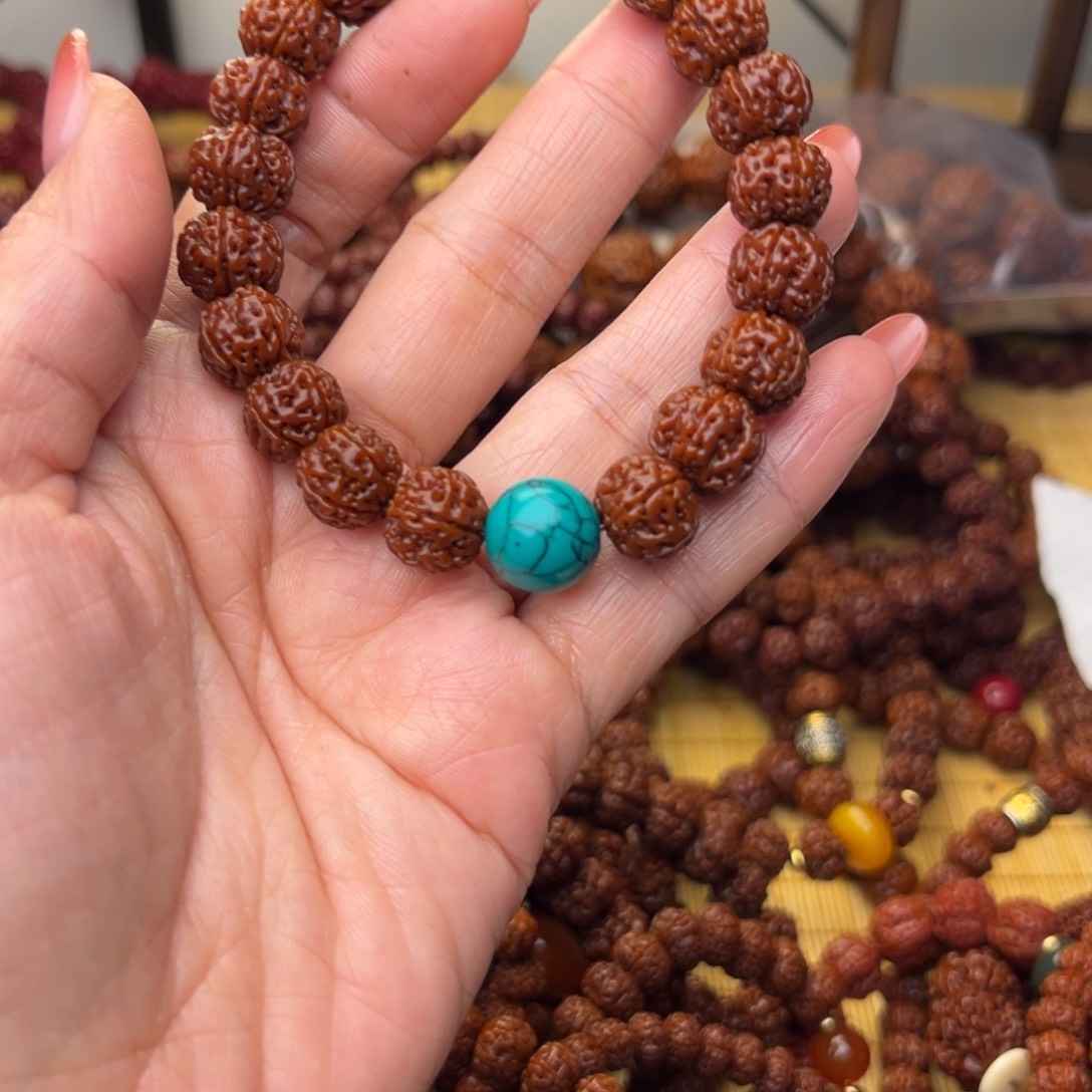 蓝***柒机刷玉化包浆单圈手串