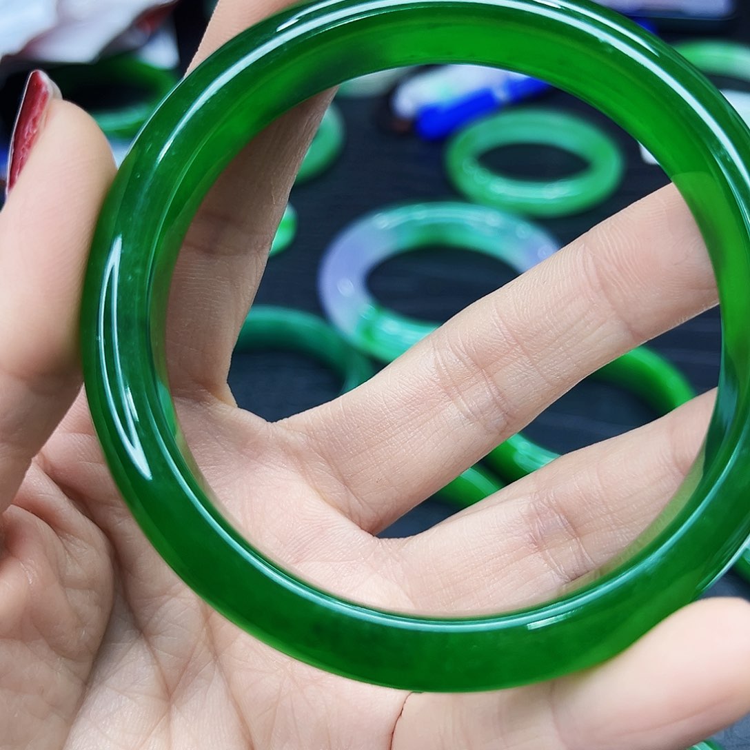 翡翠手镯未镶嵌小*