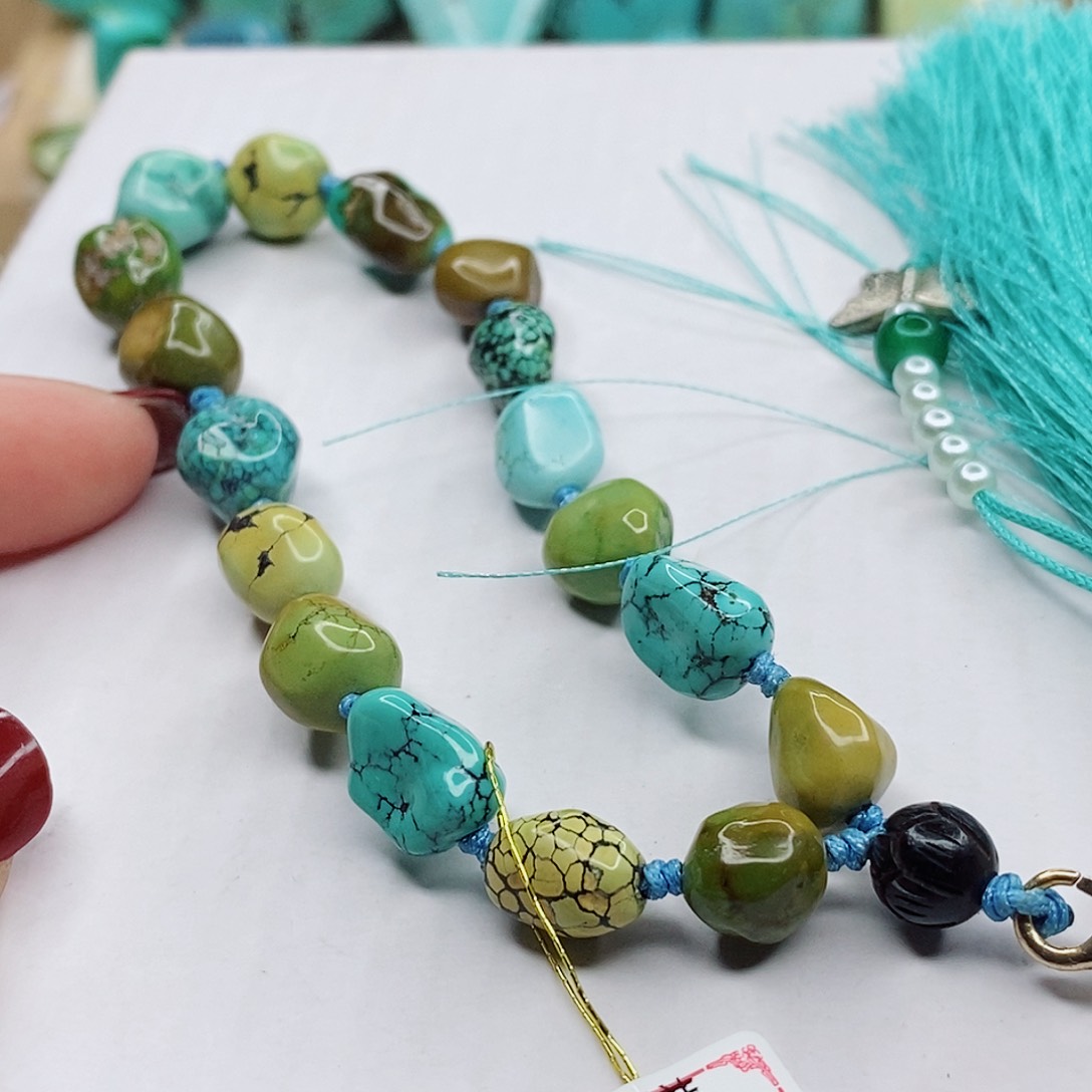 绿松石颈饰未镶嵌