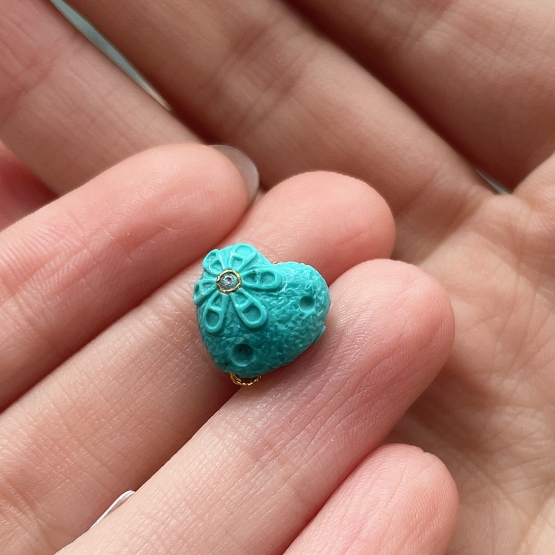 绿松石未镶嵌颈饰