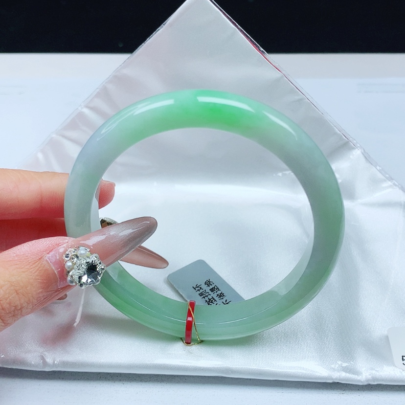 【闪购商品】翡翠手镯未镶嵌?*?58.6圈